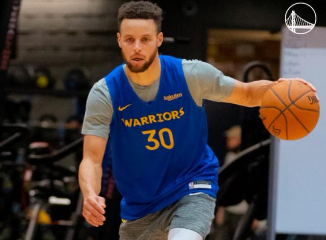 乐鱼-库里恢复训练仍出战成疑 勇士最先要找回的是防守